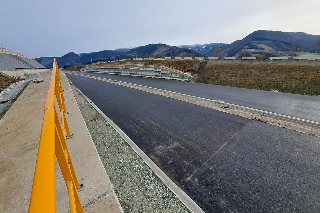 FOTO: Zábery z výstavby diaľnice pri tuneli Višňové na začiatku roka 2024, foto 7