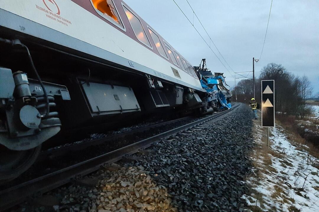 FOTO: Tragickú nehodu na trati medzi Žilinou a Ostravou neprežil rušňovodič, foto 2