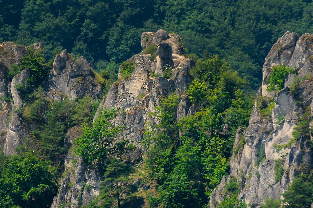 FOTO: Spoznáte hrady Žilinského kraja odfotené z nezvyčajných uhlov?, foto 18