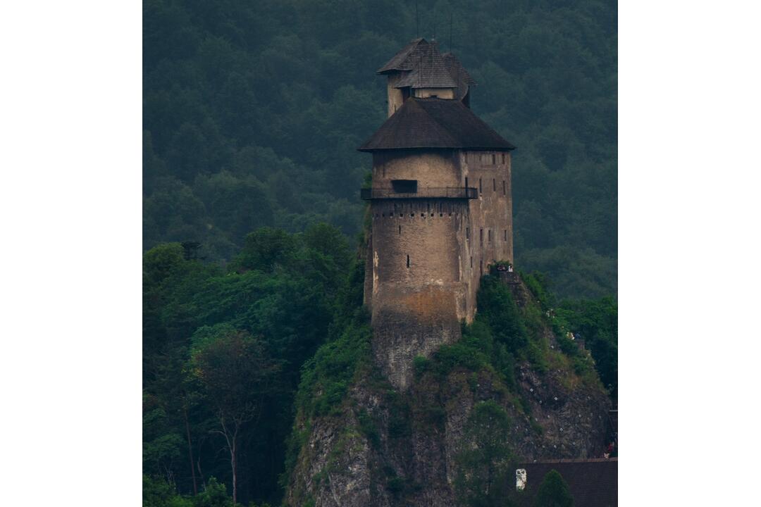 FOTO: Spoznáte hrady Žilinského kraja odfotené z nezvyčajných uhlov?, foto 20