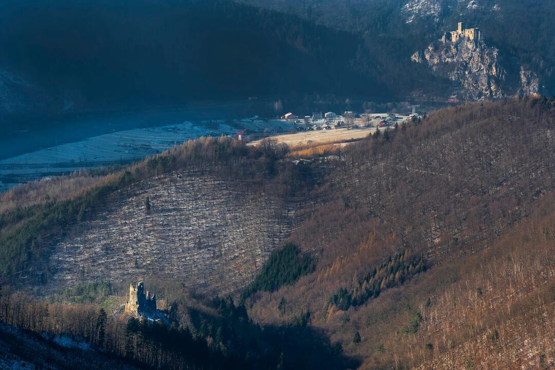 FOTO: Spoznáte hrady Žilinského kraja odfotené z nezvyčajných uhlov?, foto 9