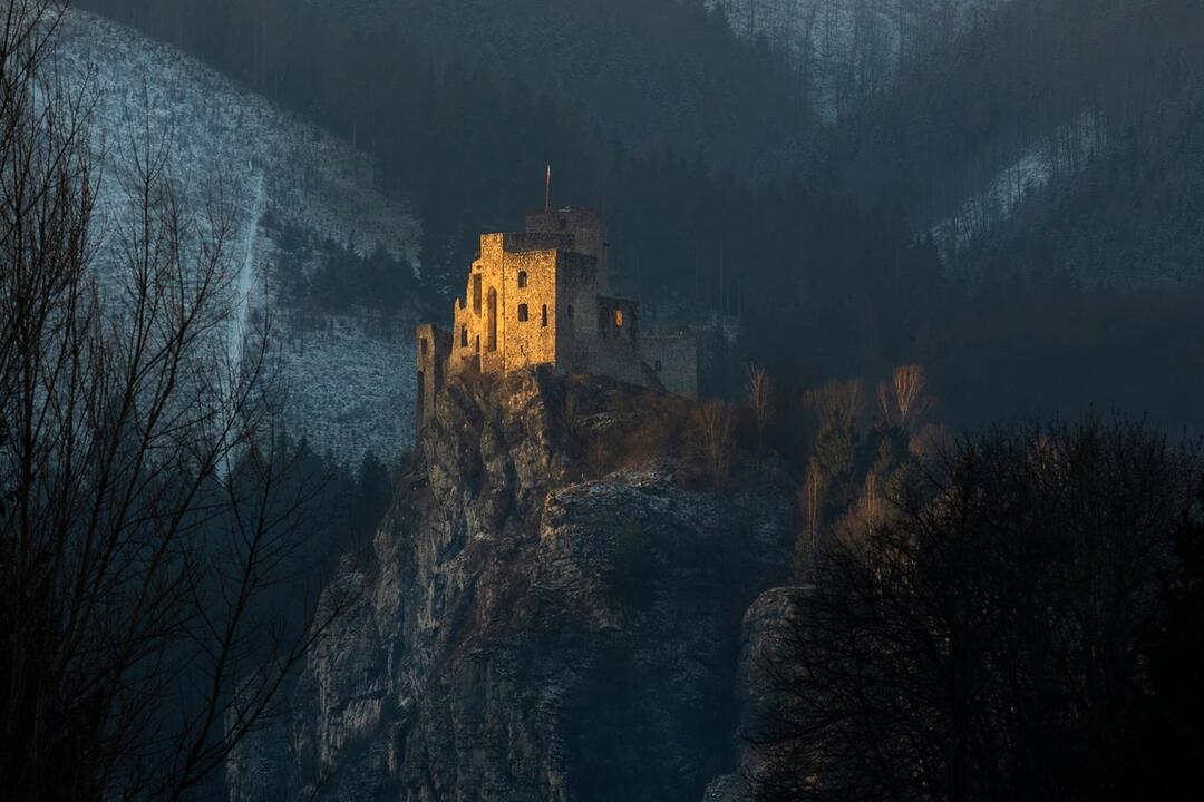 FOTO: Spoznáte hrady Žilinského kraja odfotené z nezvyčajných uhlov?, foto 12