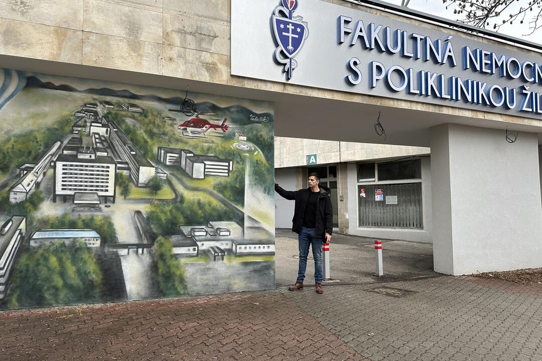 FOTO: Vstup žilinskej nemocnice je zdobený sprejerskými maľbami, foto 2