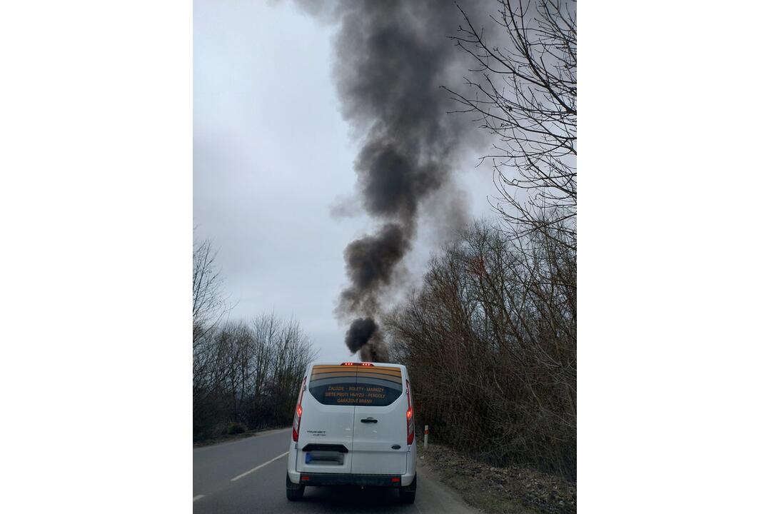 FOTO: Požiar dodávky pri Hričovskej priehrade, foto 5