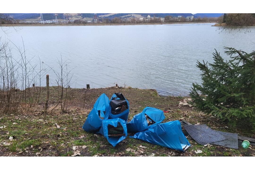 FOTO: Neuveríte, čo všetko sa vyzbieralo pri čistení vodného diela v Žiline, foto 3