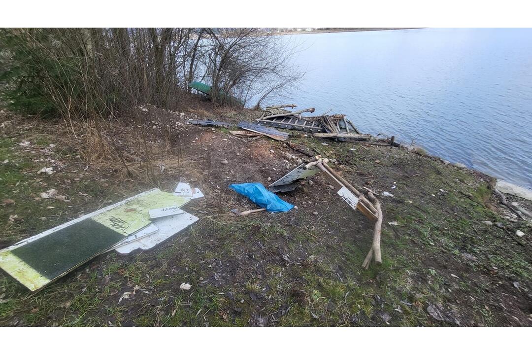FOTO: Neuveríte, čo všetko sa vyzbieralo pri čistení vodného diela v Žiline, foto 4