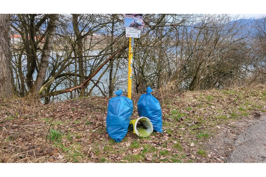 FOTO: Neuveríte, čo všetko sa vyzbieralo pri čistení vodného diela v Žiline, foto 10