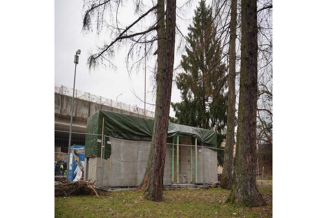 FOTO: V Bôrickom parku stavajú toalety za 88-tisíc eur, foto 3