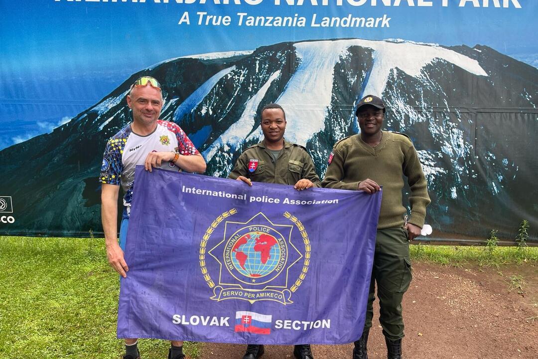 FOTO: Policajt z Liptovského Mikuláša pokoril Kilimandžáro, foto 3