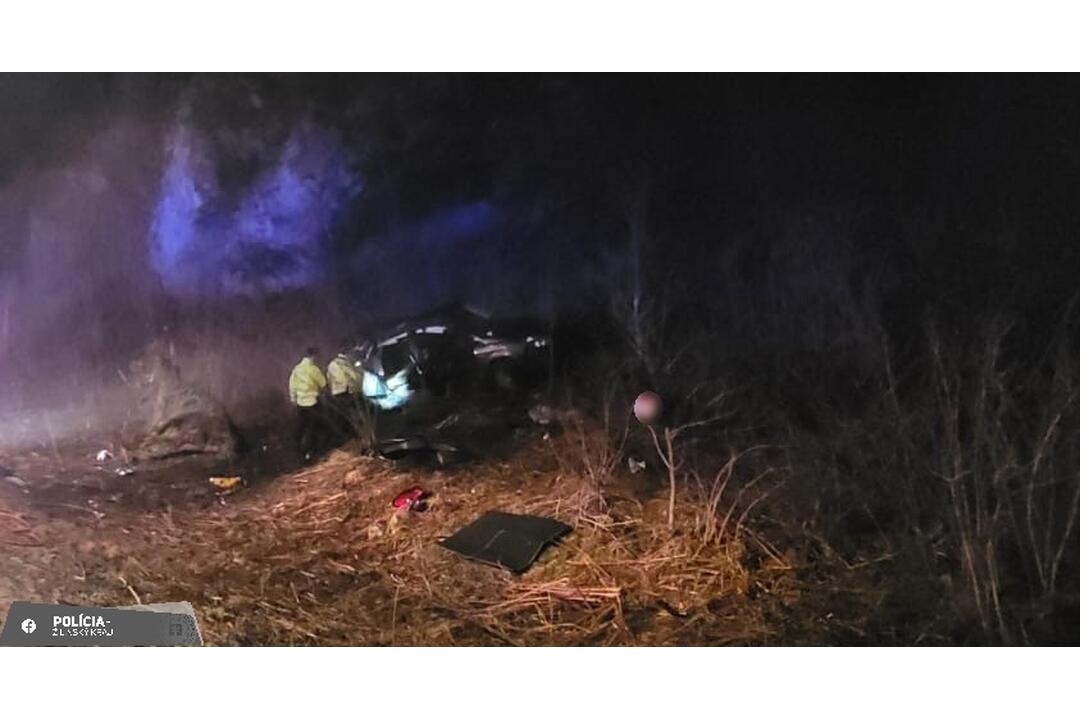 FOTO: Vážna nehoda pri Terchovej, pri ktorej sa zranilo 6 spolujazdcov, foto 2