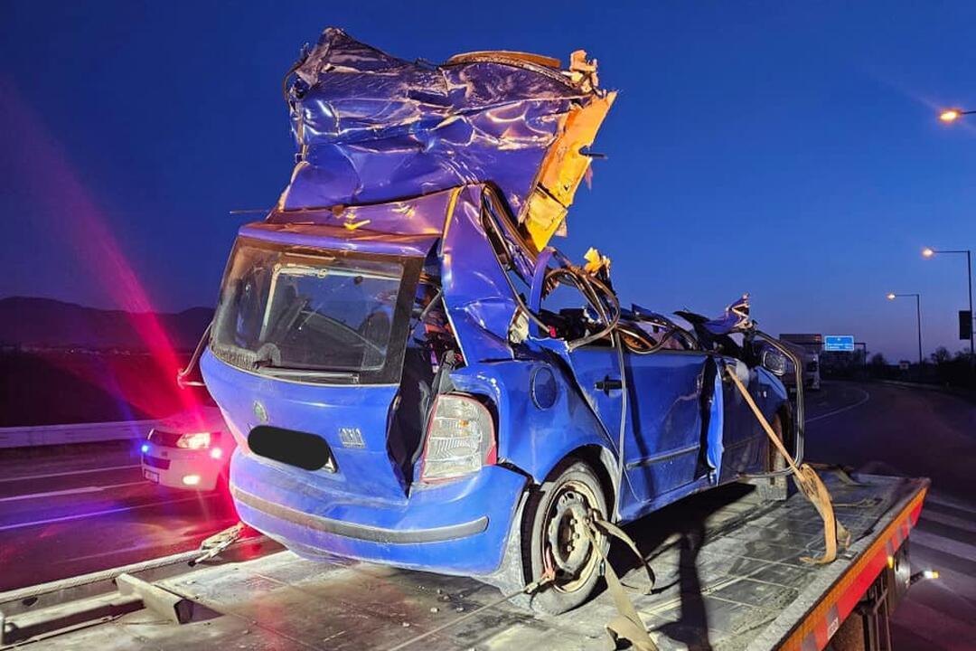 FOTO: Tragická kolízia auta so žeriavom pri Martine, foto 1