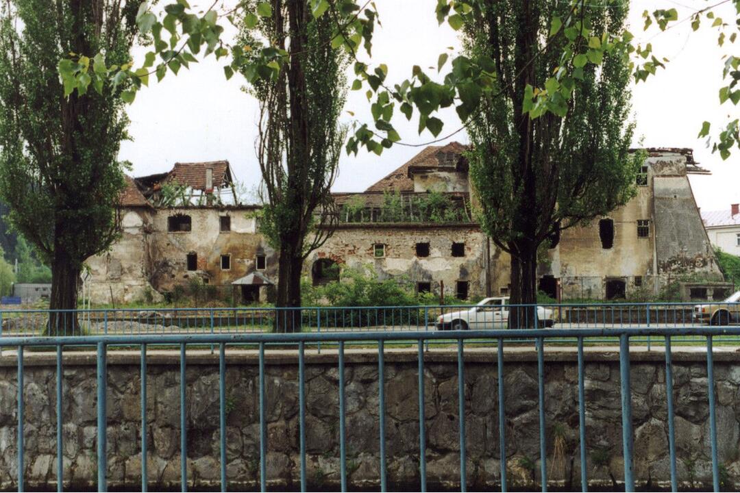 FOTO: Z renesančného kaštieľa v Ružomberku majú vzniknúť byty, ľudia protestujú, foto 6