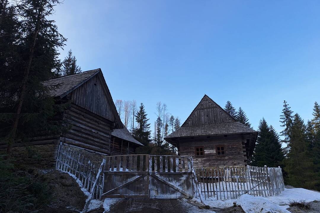 FOTO: Skanzen vo Vychylovke opäť prilákal filmárov, foto 1