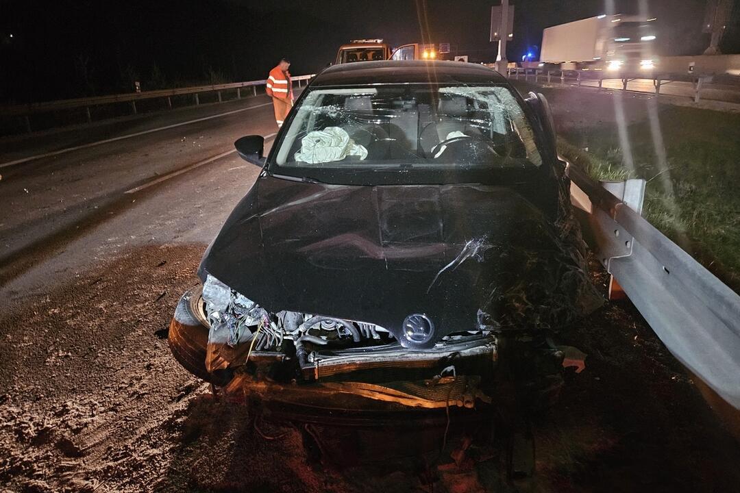 FOTO: Vážna nehoda na diaľničnej križovatke pri Žiline, foto 4