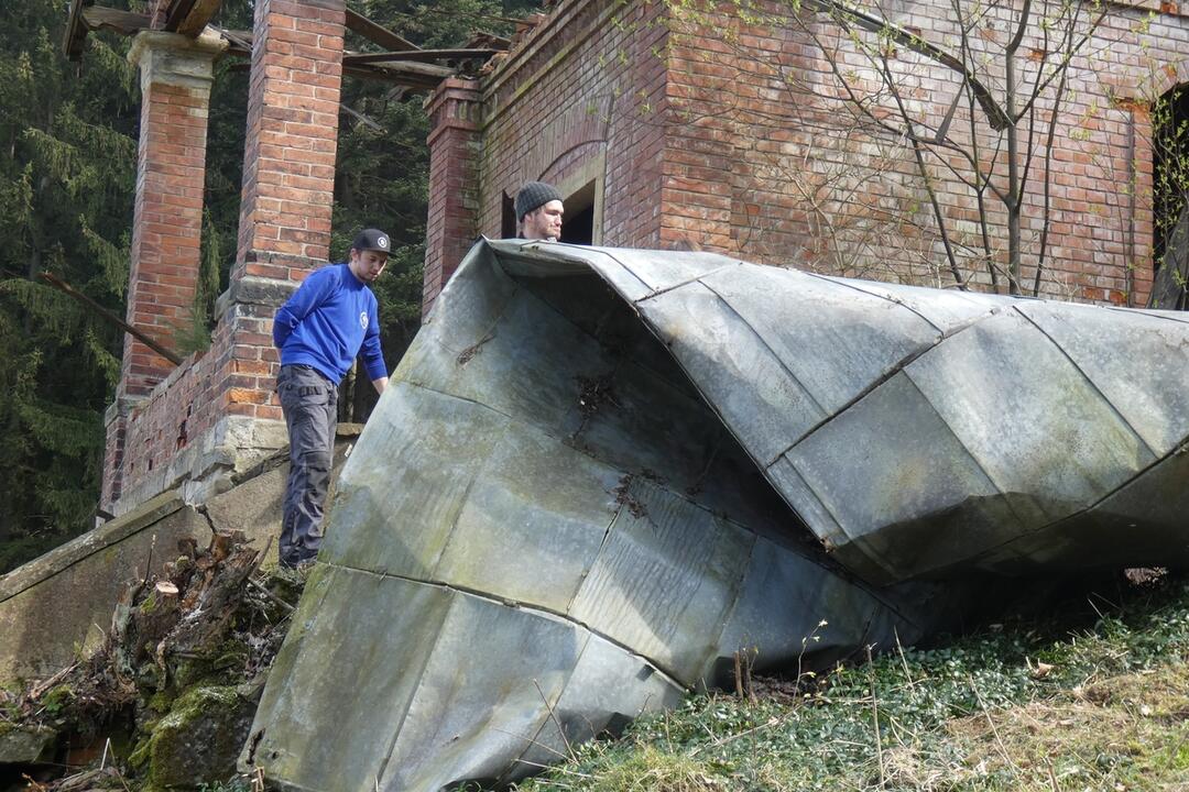 FOTO: Začala sa záchrana jedinej hrobky na Kysuciach, foto 14