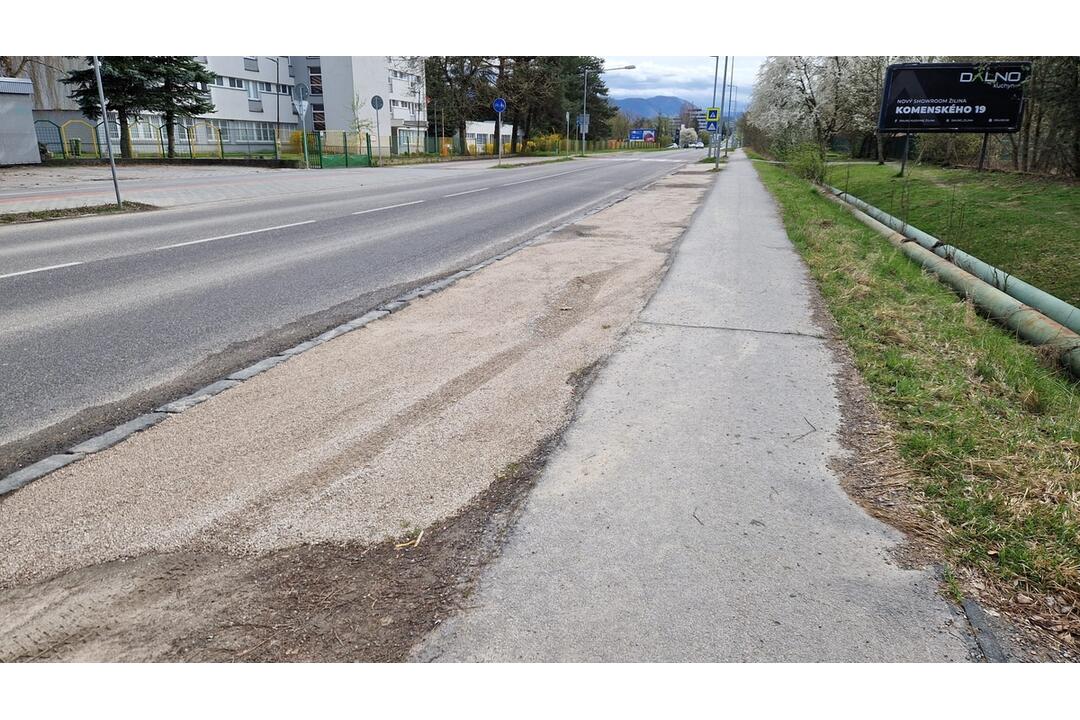 FOTO: Na Rosinskej ceste vykonali prvé úpravy na zlepšenie parkovania pri ceste, foto 5