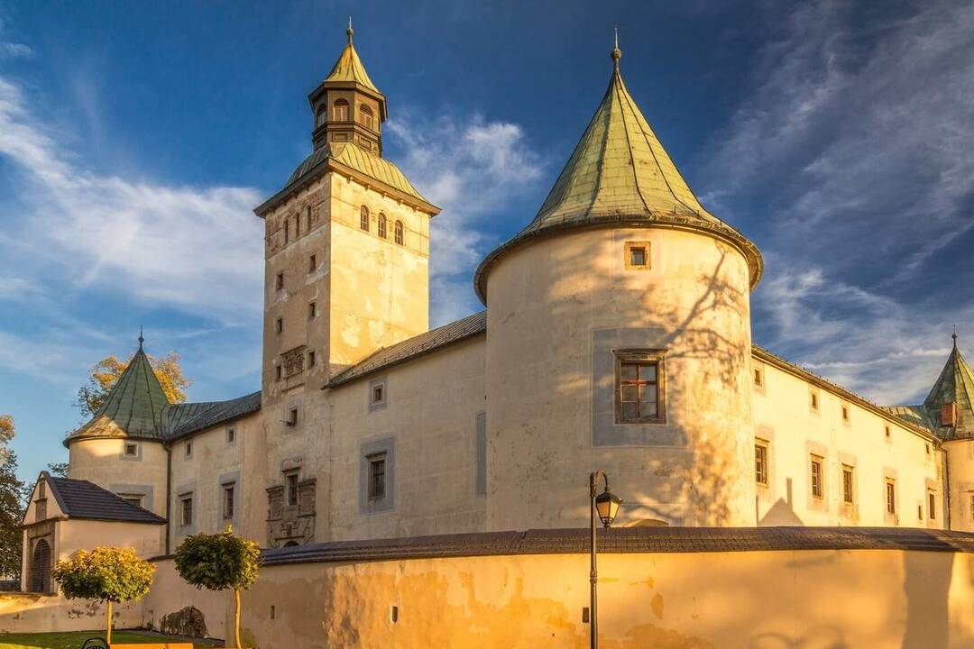 FOTO: Pod omietkou kaštieľa v Bytči odhalili dobové grafity z 18. storočia, foto 2