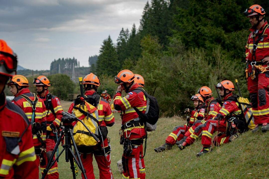FOTO: Hasenie požiaru v Ludrovskej doline pokračuje 3. deň, foto 4
