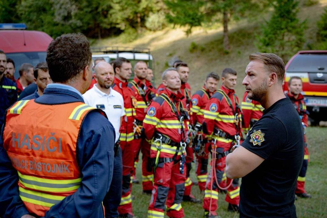 FOTO: Hasenie požiaru v Ludrovskej doline pokračuje 3. deň, foto 5
