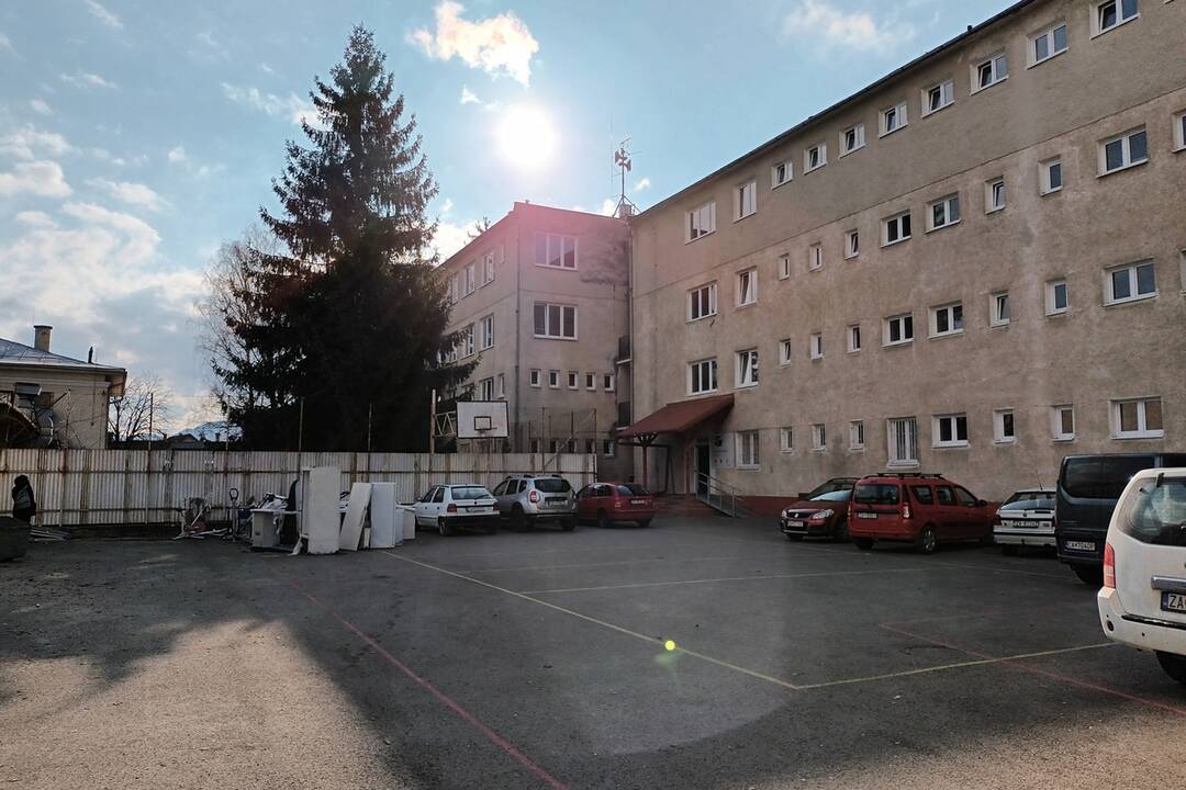 FOTO: Strednú školu v Bytčici budú rekonštruovať, foto 2