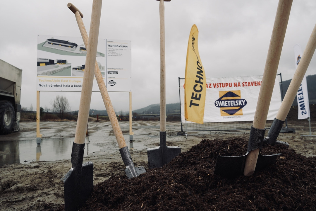 FOTO: Do regiónu mieri svetový výrobca zasnežovacej techniky. Nový areál postaví pri Žiline, foto 1