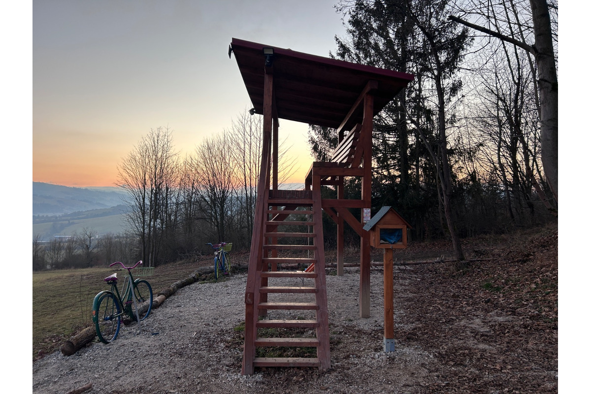 FOTO: Obrovské vyhliadkové lavičky na Kysuciach. Ako sa k nim dostanete?, foto 5