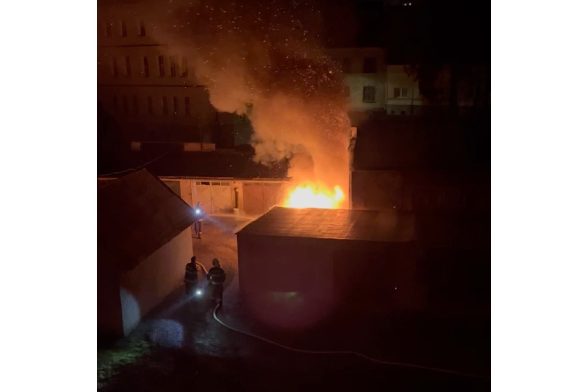 FOTO: Nočný požiar auta v centre Žiliny vyšetruje polícia, foto 4