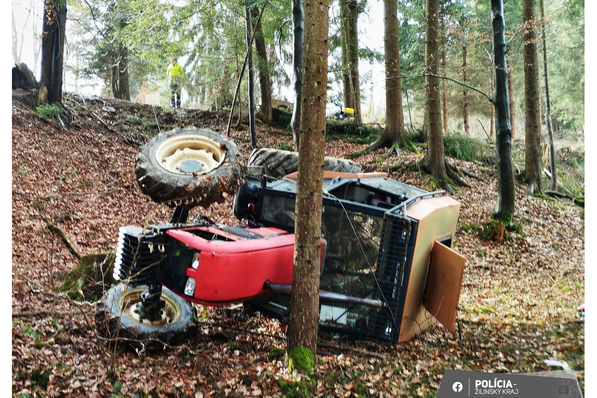 FOTO: Opitého traktoristu privalilo vlastné vozidlo, foto 3