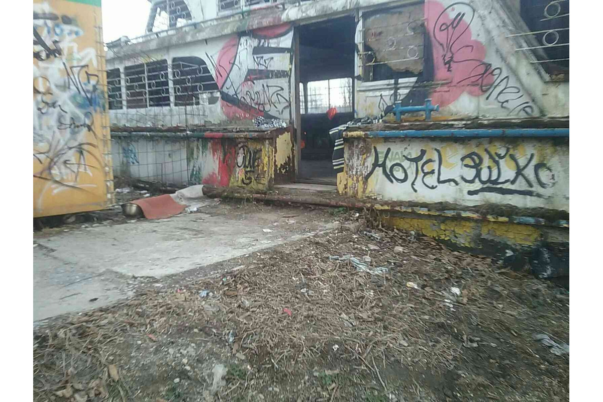 FOTO: Na Orave sa vznietila stará loď, foto 3