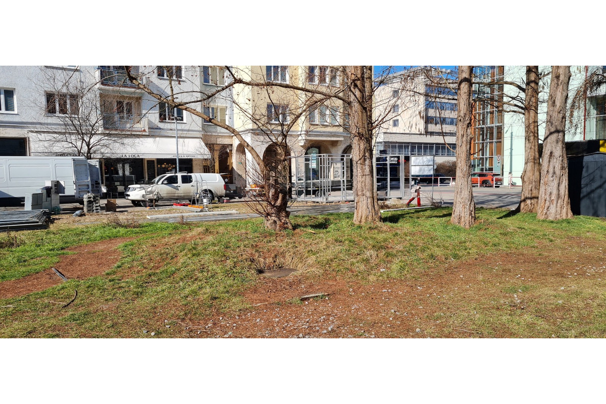 FOTO: Na žilinskom Bulvári vyrástla čierna stavba, foto 3