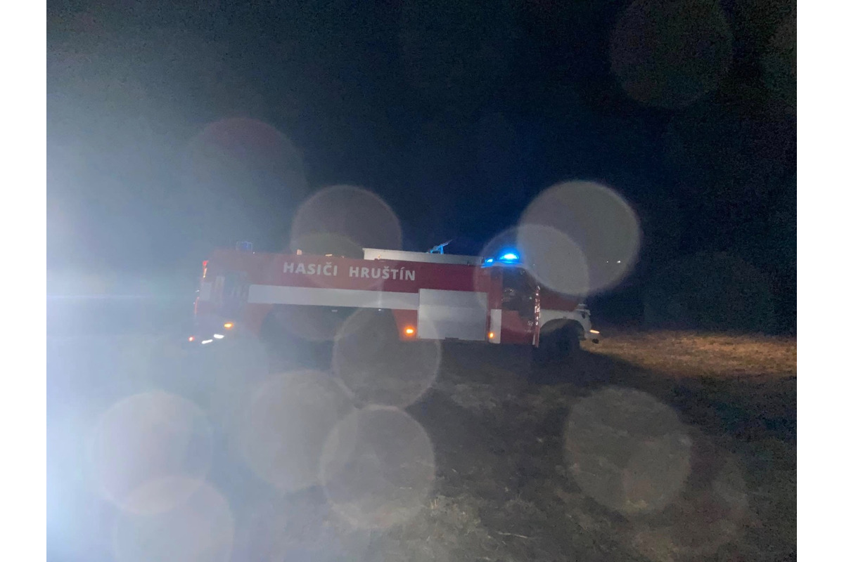 FOTO: Požiar auta v poli na Orave, foto 8