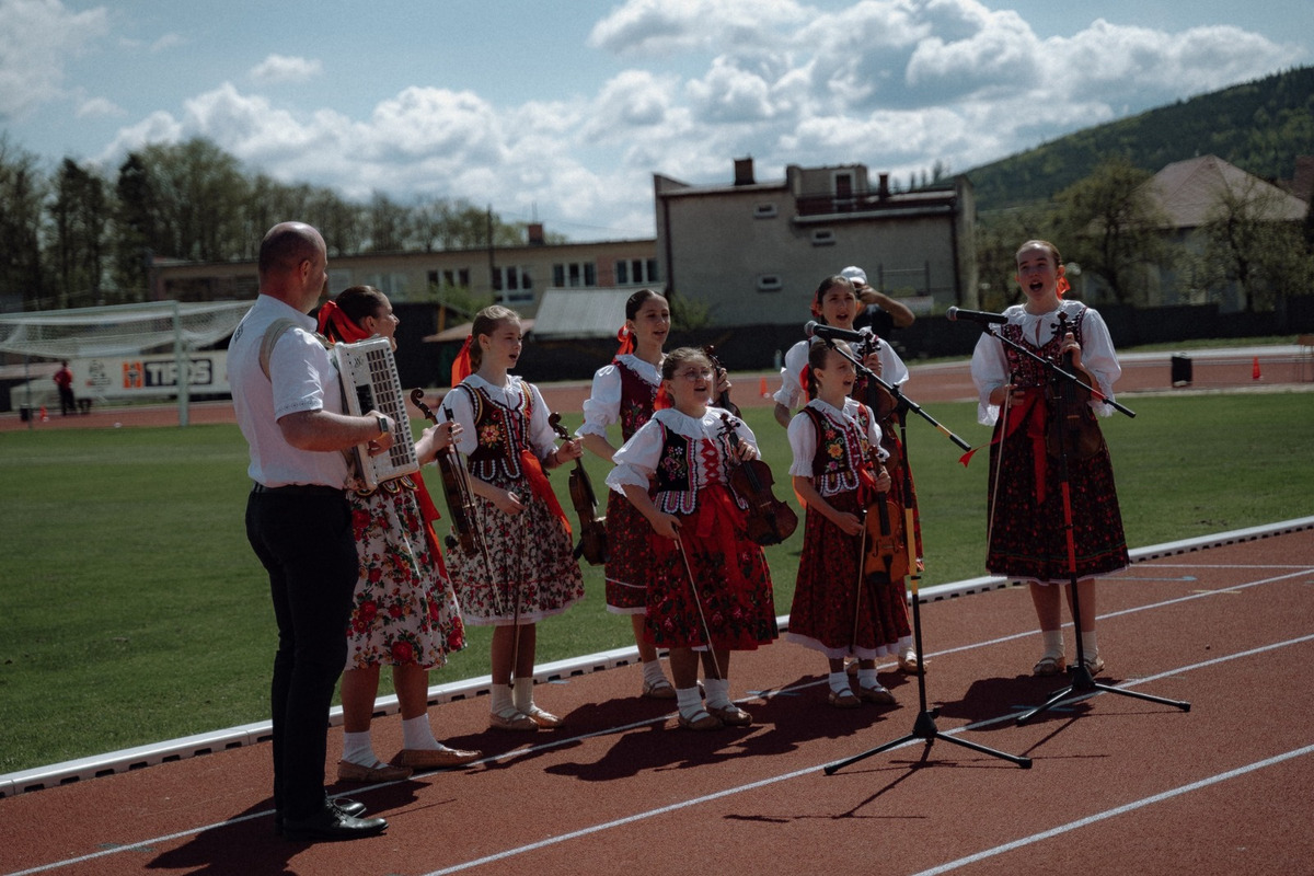 FOTO: Slávnostné otvorenie nového atletického ihriska v Námestove, foto 2