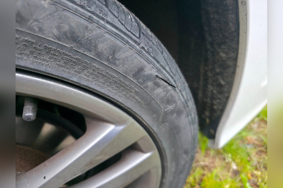FOTO: Vandali sa vyzúrili na automobile parkujúcom v Martine, foto 2