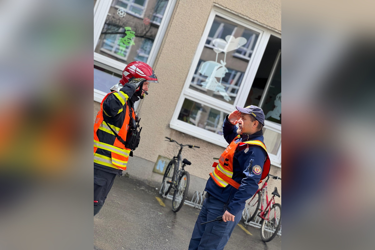 Hasiči evakuovali vyše dvesto osôb zo školy vo Vrútkach, foto 10