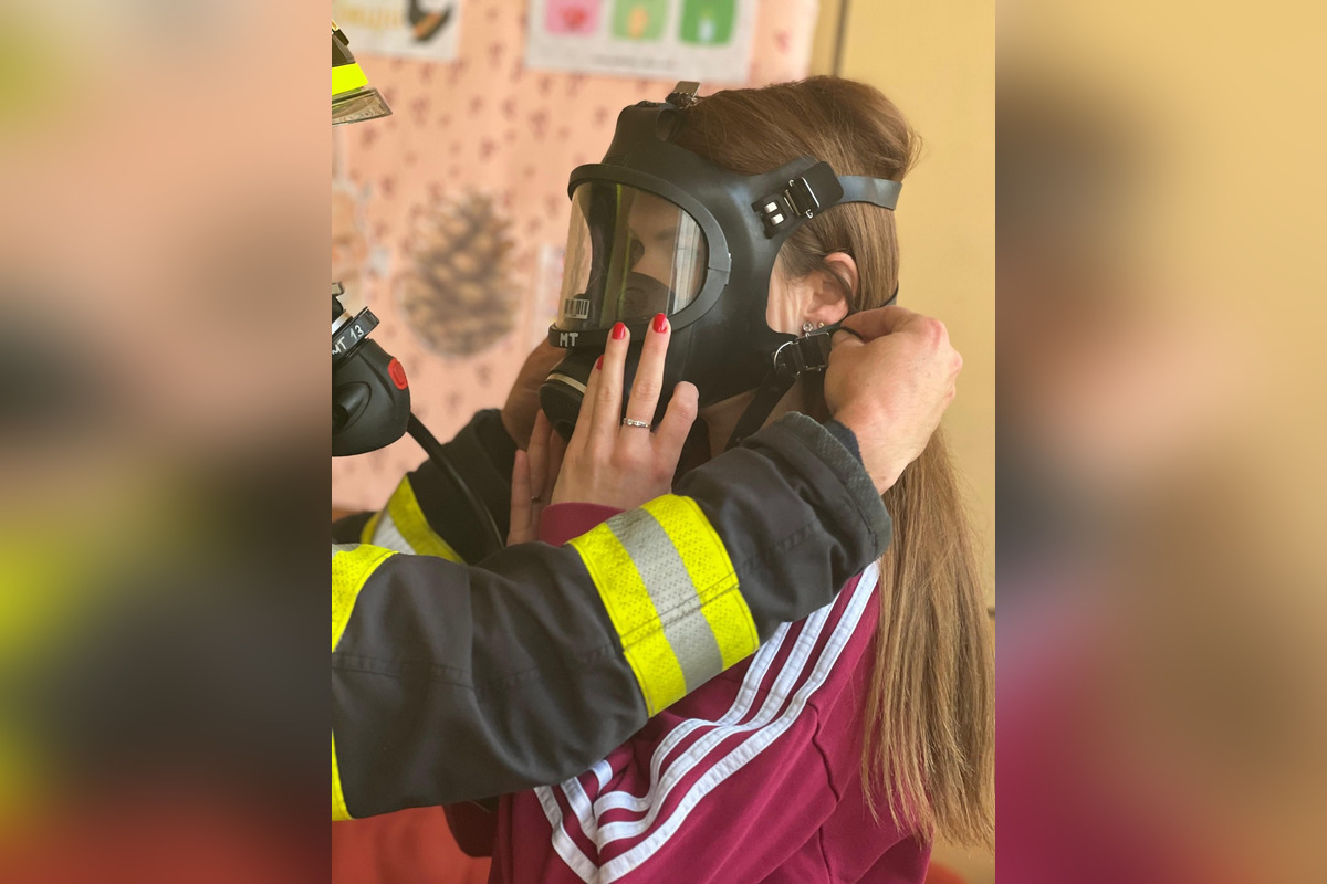 Hasiči evakuovali vyše dvesto osôb zo školy vo Vrútkach, foto 11