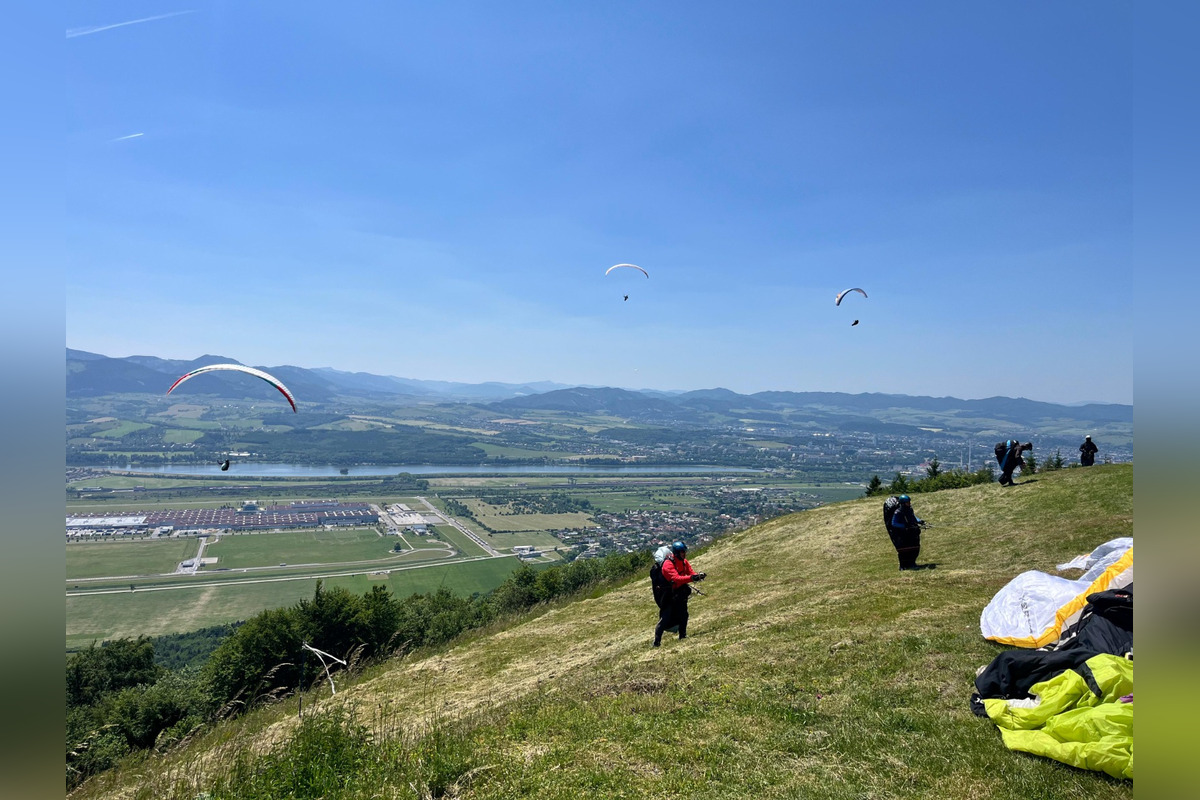 FOTO: Nad Žilinou sa vznášajú majstri v paraglidingu, foto 6