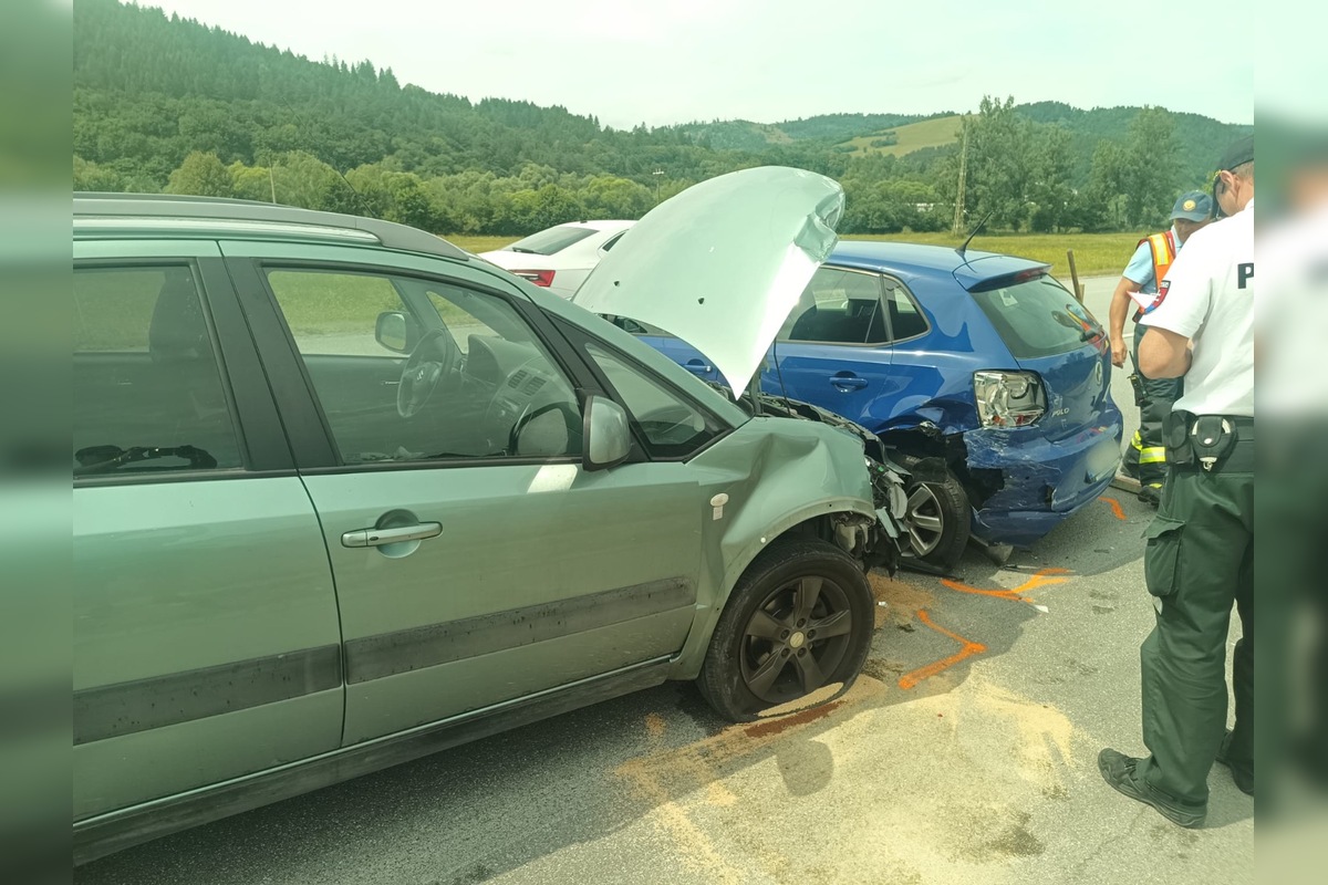 FOTO: Nehoda na hlavnom ťahu na Kysuciach, foto 2