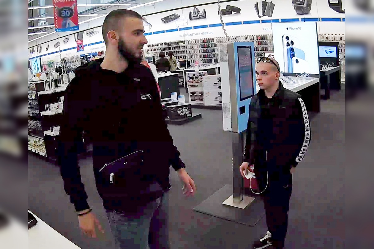 FOTO: Polícia hľadá mužov, ktorí môžu objasniť trestný čin, foto 1