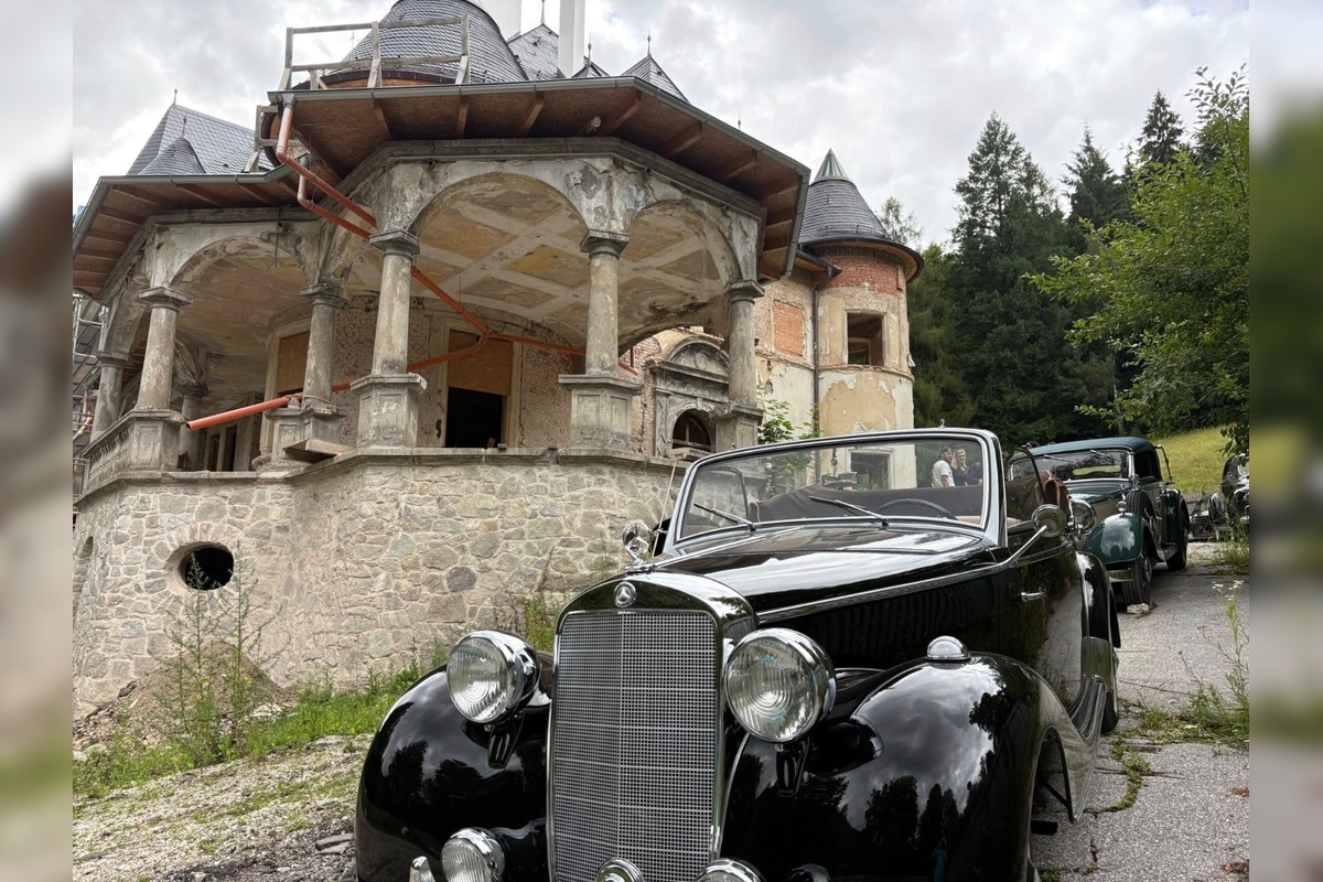 FOTO: Na zámok Kunerad prišlo vyše 40 historických áut, foto 7
