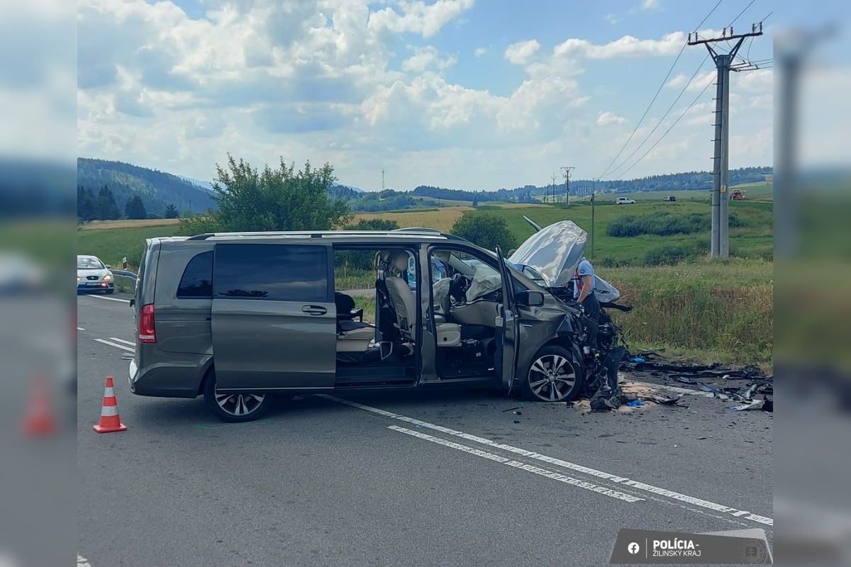 FOTO: Vážna nehoda na Liptove, polícia hľadá svedkov, foto 4