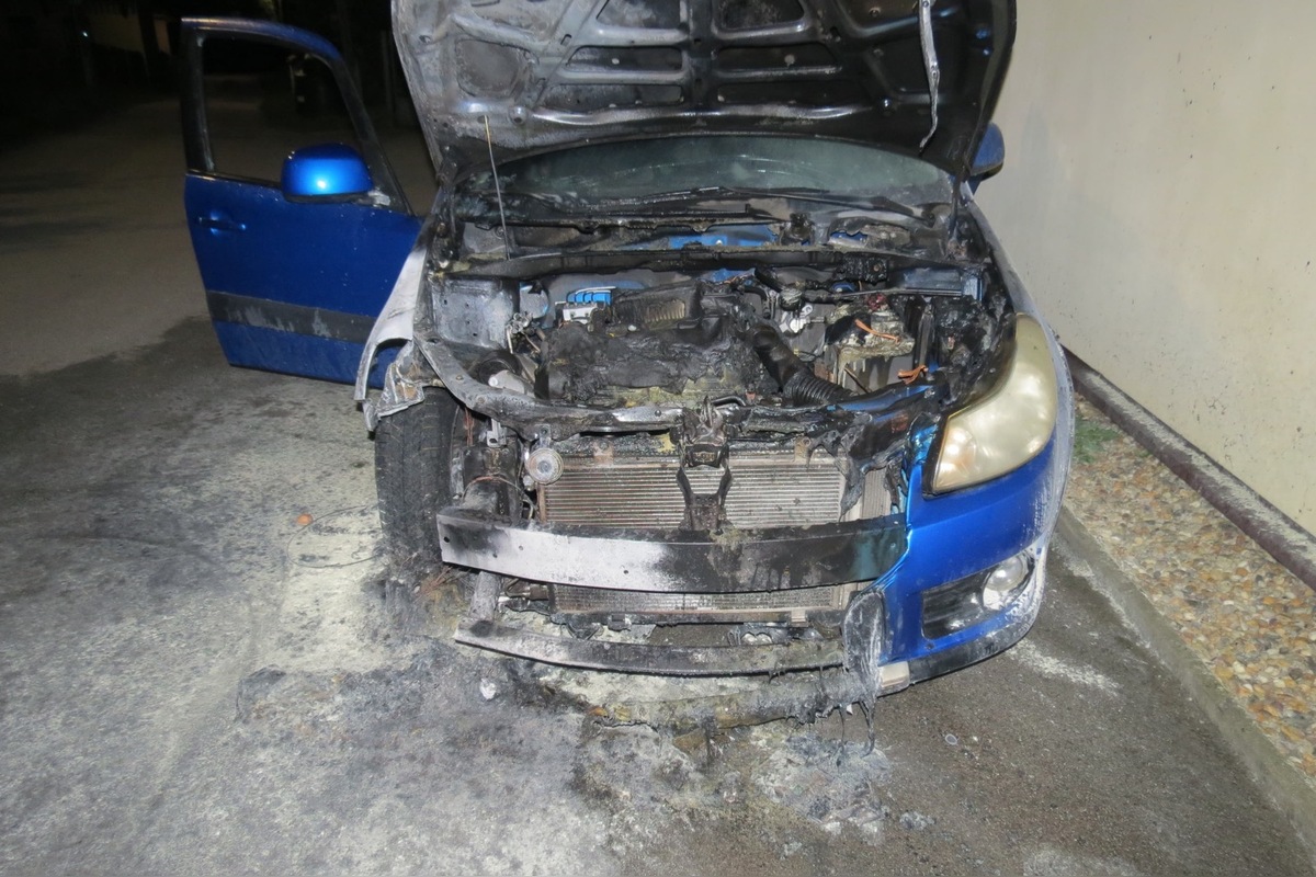 FOTO: Na Orave podpálili auto, ktoré stálo pri rodinnom dome, foto 3