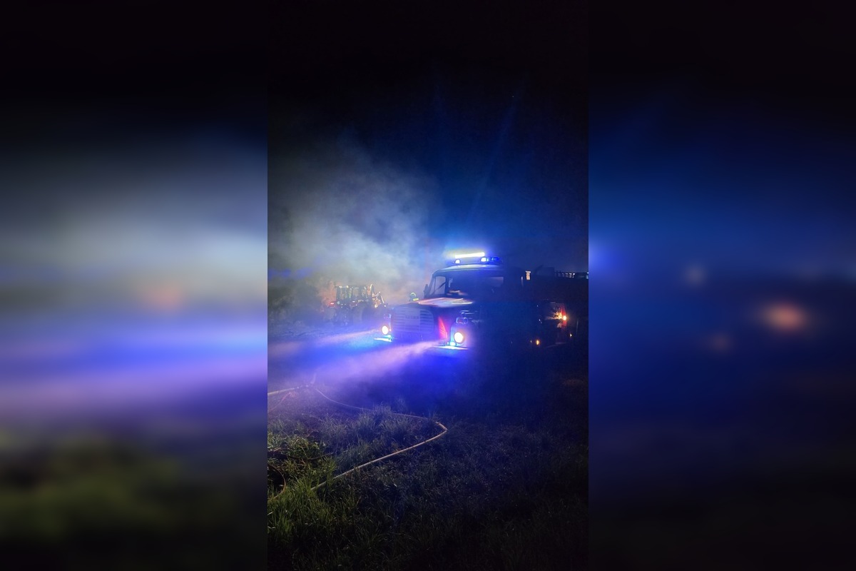 FOTO: Na poli v Turci skončili balíky sena v plameňoch, foto 7