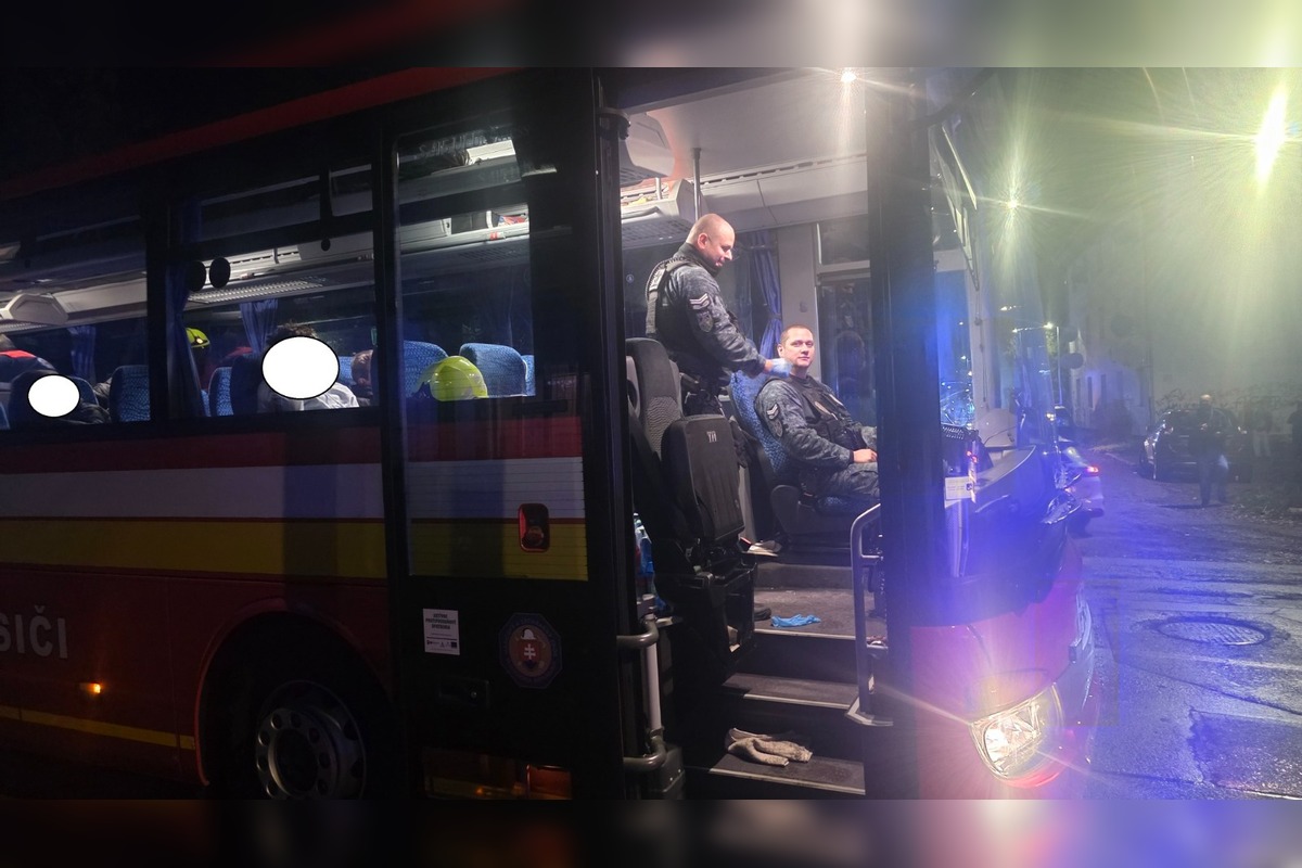 FOTO: Bytovku na Bratislavskej zničil požiar, mestu vznikla škoda za takmer 300-tisíc eur, foto 6