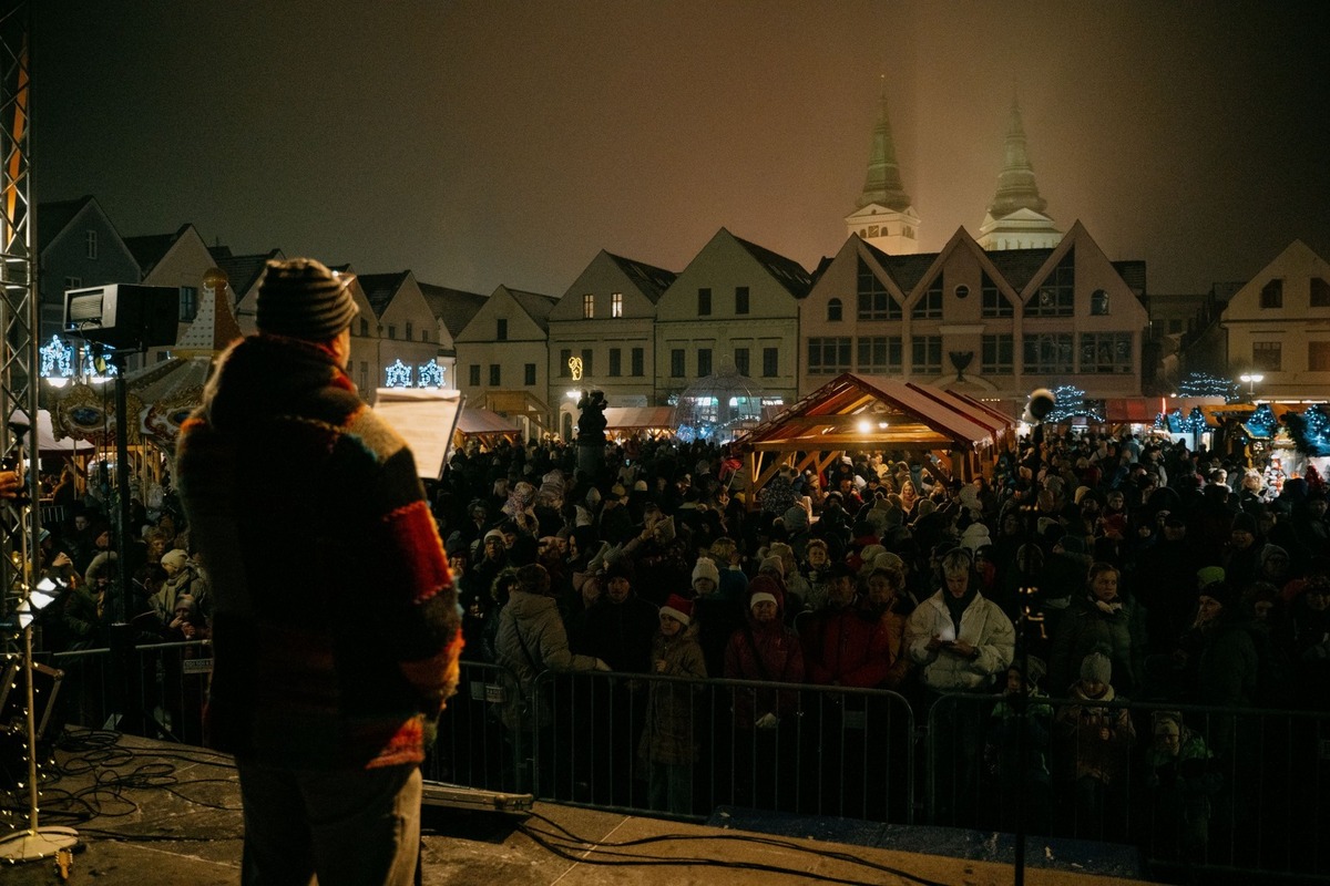 FOTO: Zábery zo slávnostného otvorenia vianočných trhov, foto 1