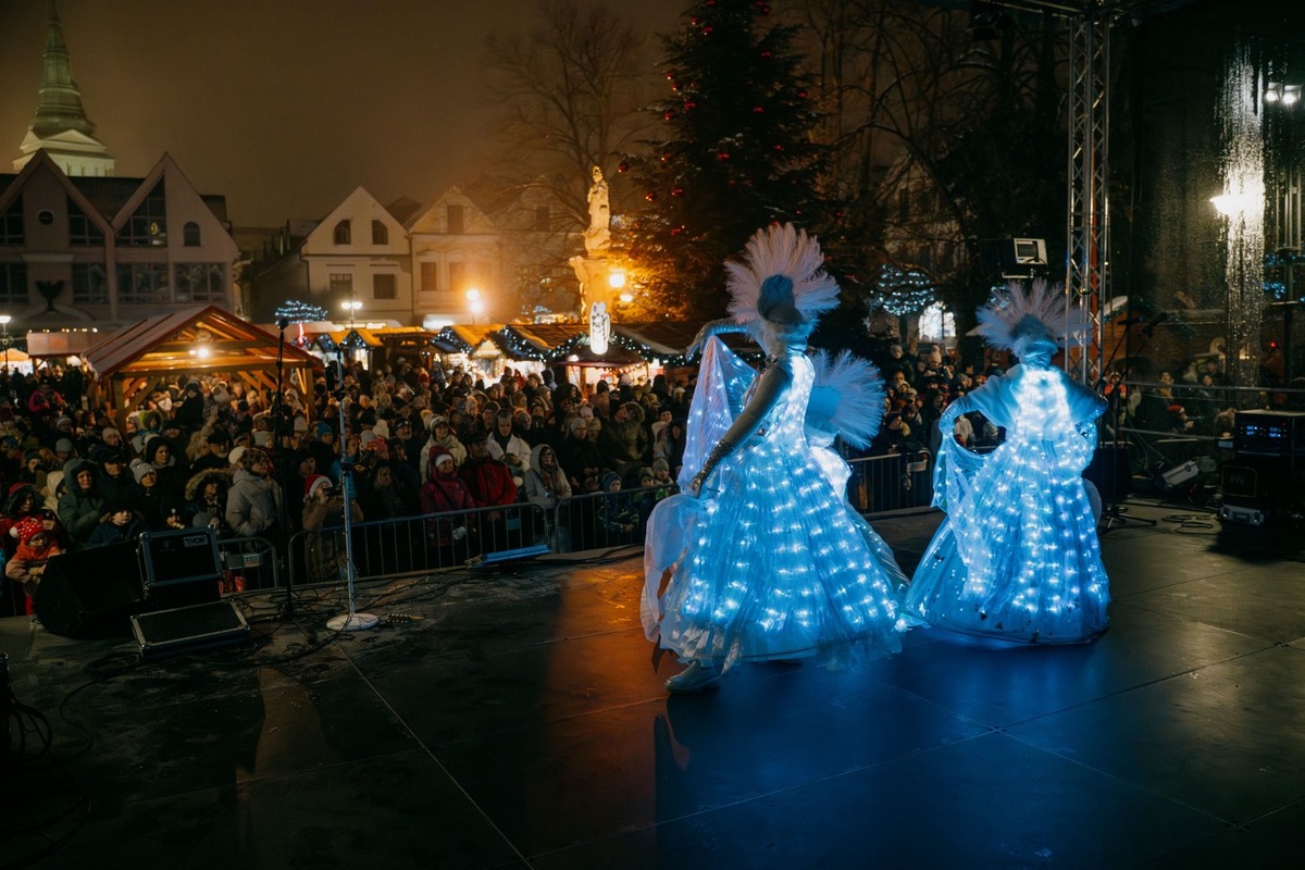 FOTO: Zábery zo slávnostného otvorenia vianočných trhov, foto 2