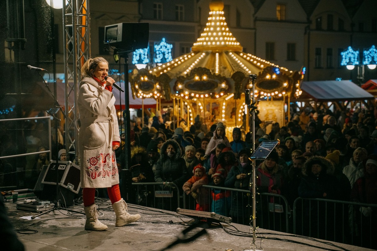 FOTO: Zábery zo slávnostného otvorenia vianočných trhov, foto 3