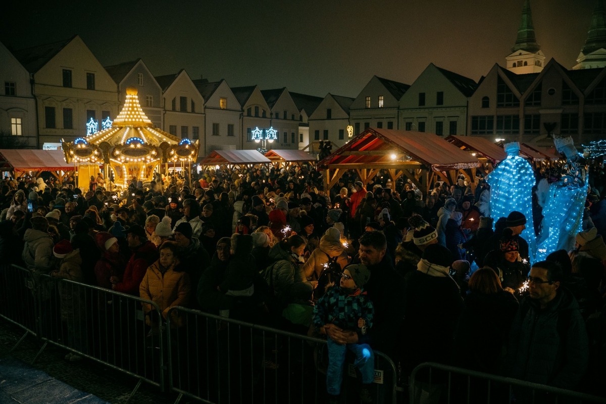 FOTO: Zábery zo slávnostného otvorenia vianočných trhov, foto 12