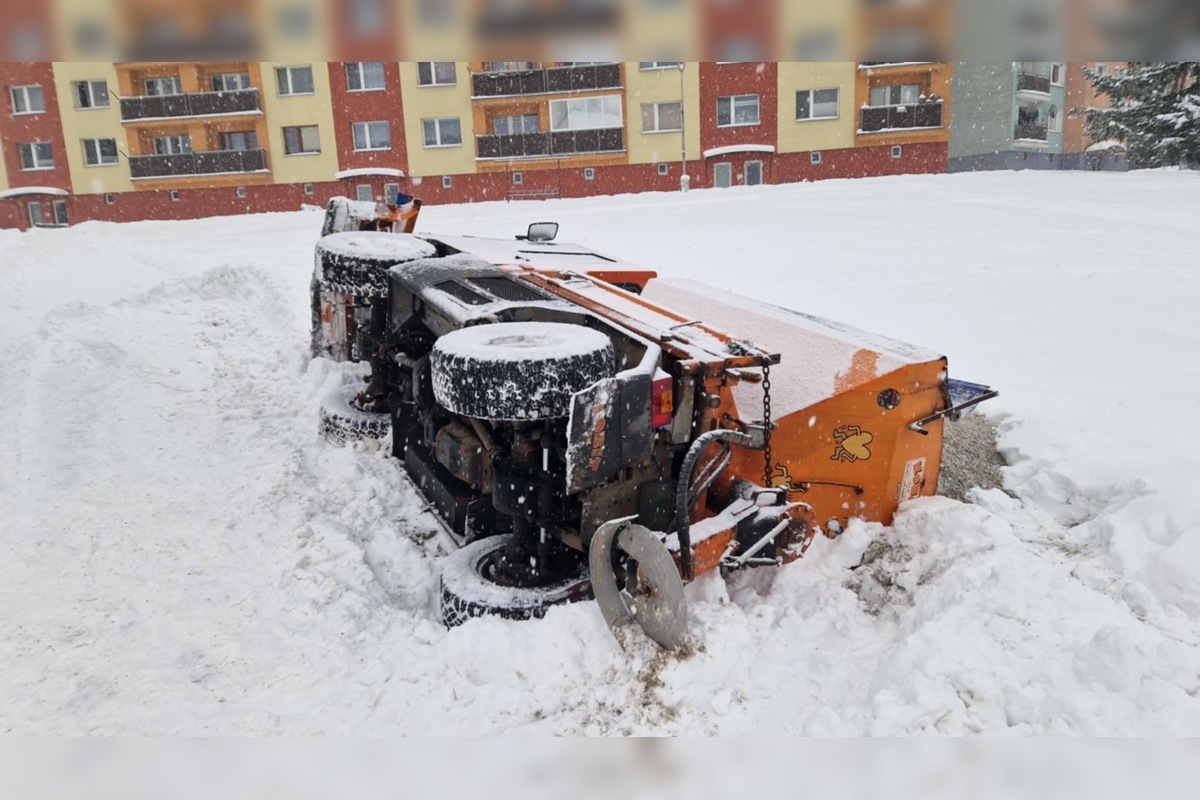 FOTO: Zimná technika na Orave mala nehodu, foto 3