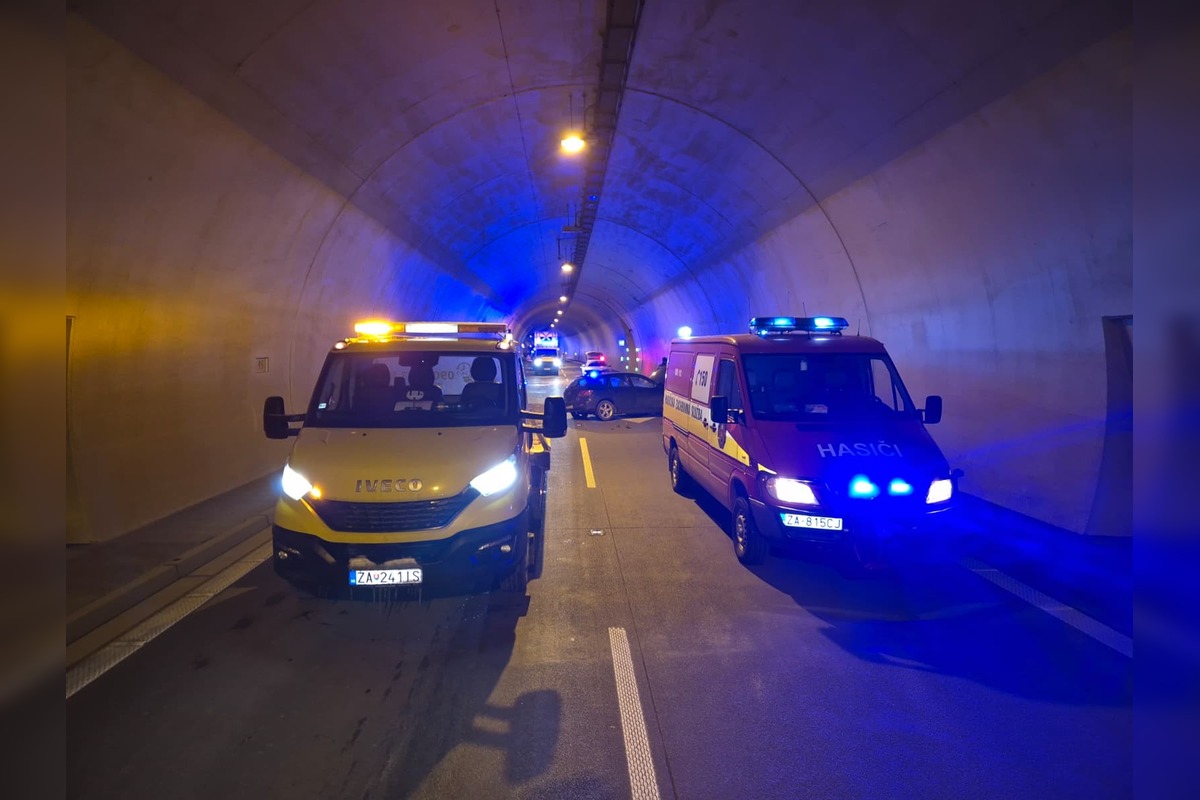 FOTO: Vážna nehoda v tuneli Považskom Chlmci, foto 7
