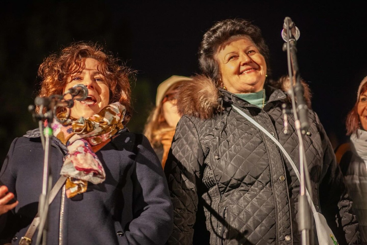 FOTO: Žilinská kultúrna obec vyrazila na protest do Bratislavy: zišli sa tisíce ľudí. Pridali sa aj študenti , foto 2
